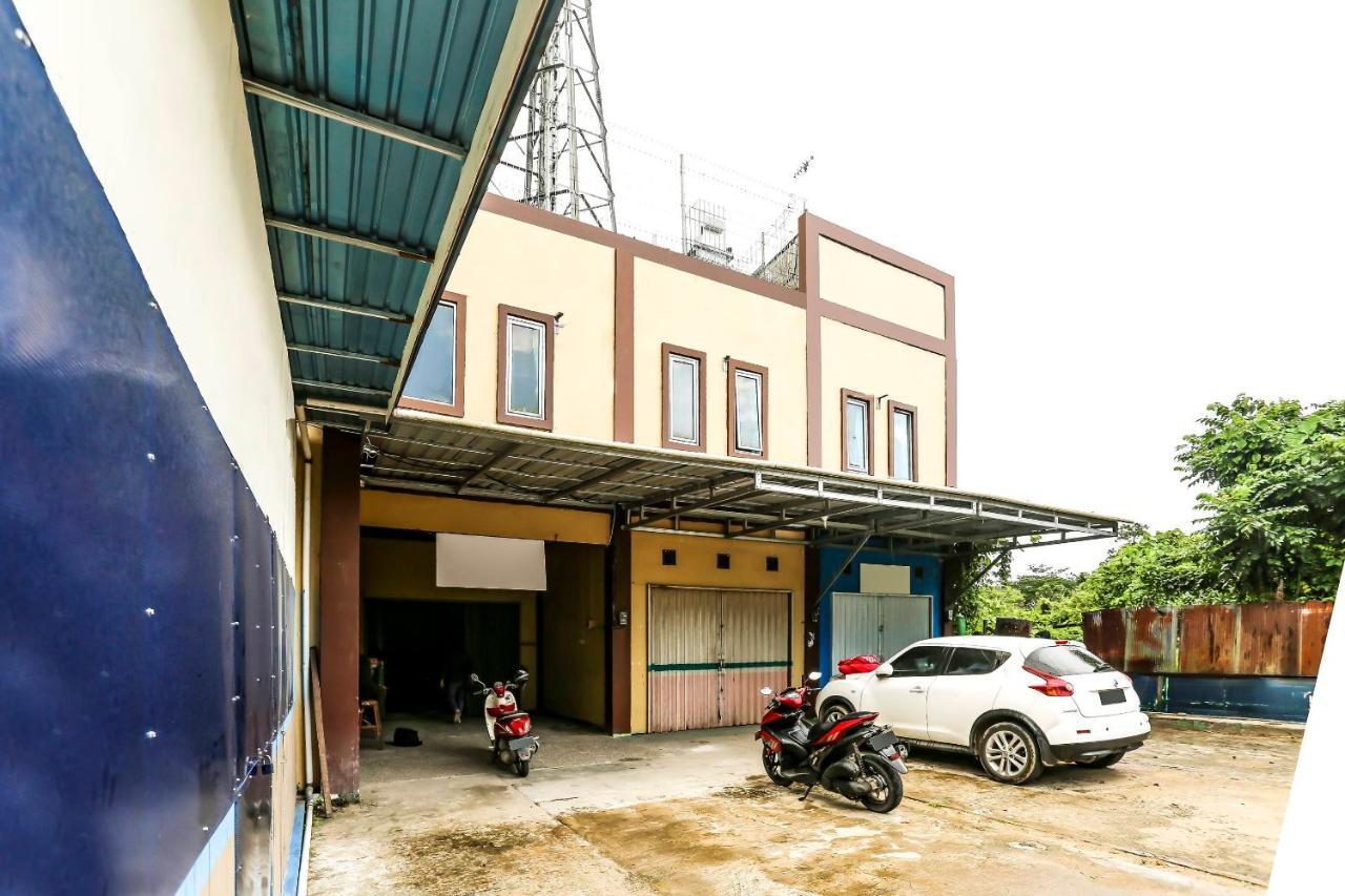 Oyo 90825 Hotel Lizha 2 Samarinda Exterior photo
